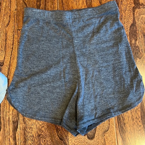 PrettyLittleThing High Waisted Shorts - Picture 2 of 6